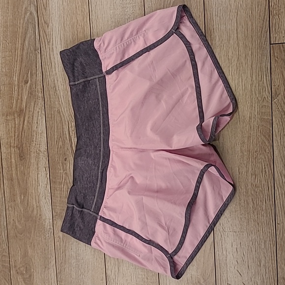 LULULEMON Pink Grey Pattern Sz 8 Womens Athletic Running Speed Short Shorts‎ - Picture 1 of 6